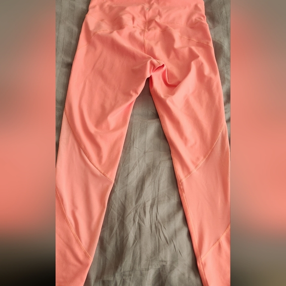 Old Navy Activewear High Wasted Pants - Picture 4 of 4